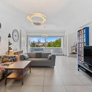 citys-best-view-fully-renovated-spacious-2-bedroom.luxembourghotelsguide.com/